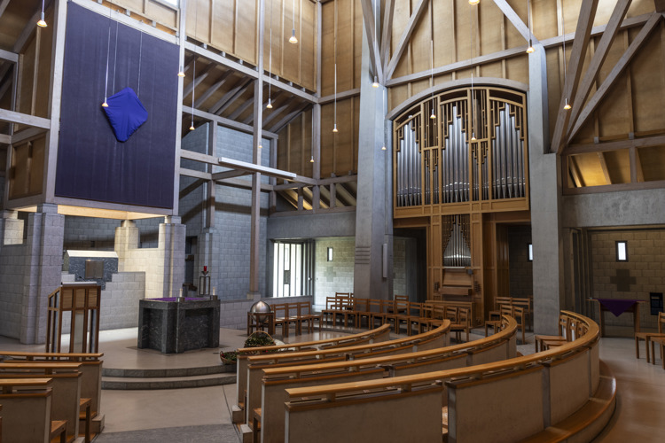 SM Kirche innen neu