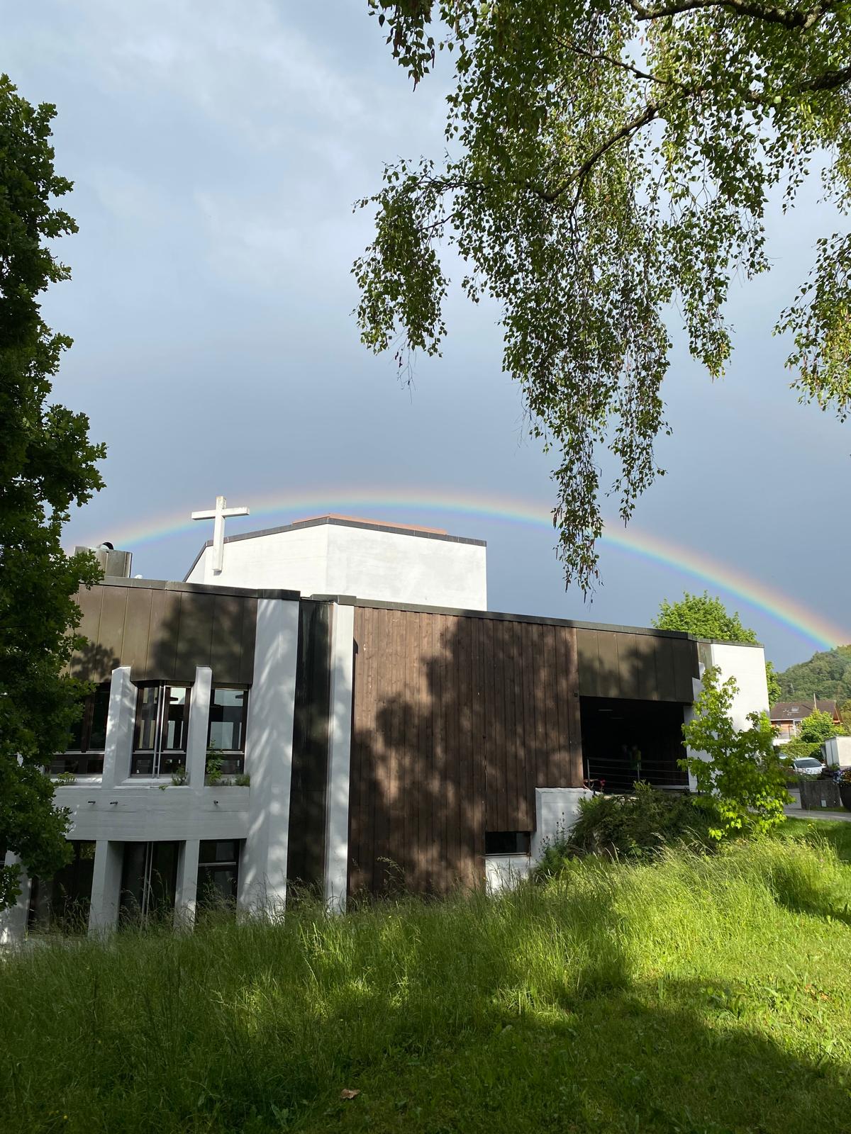 Regenbogen Kath Kirche Spiez 03