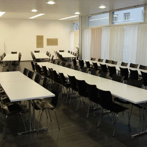 Saal lange Reihen
