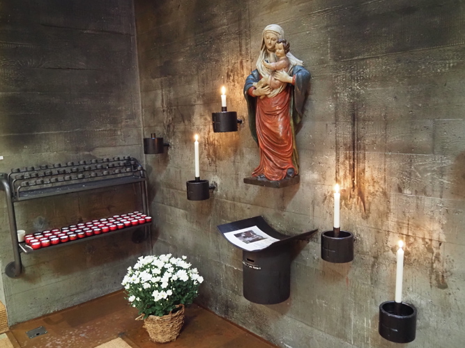 Kerzen bei der Mutter Gottes