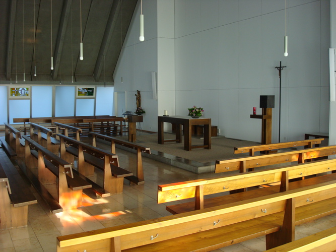 Kirche innen von Ost
