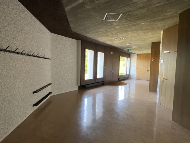 01 Pfarrsaal Garderobe